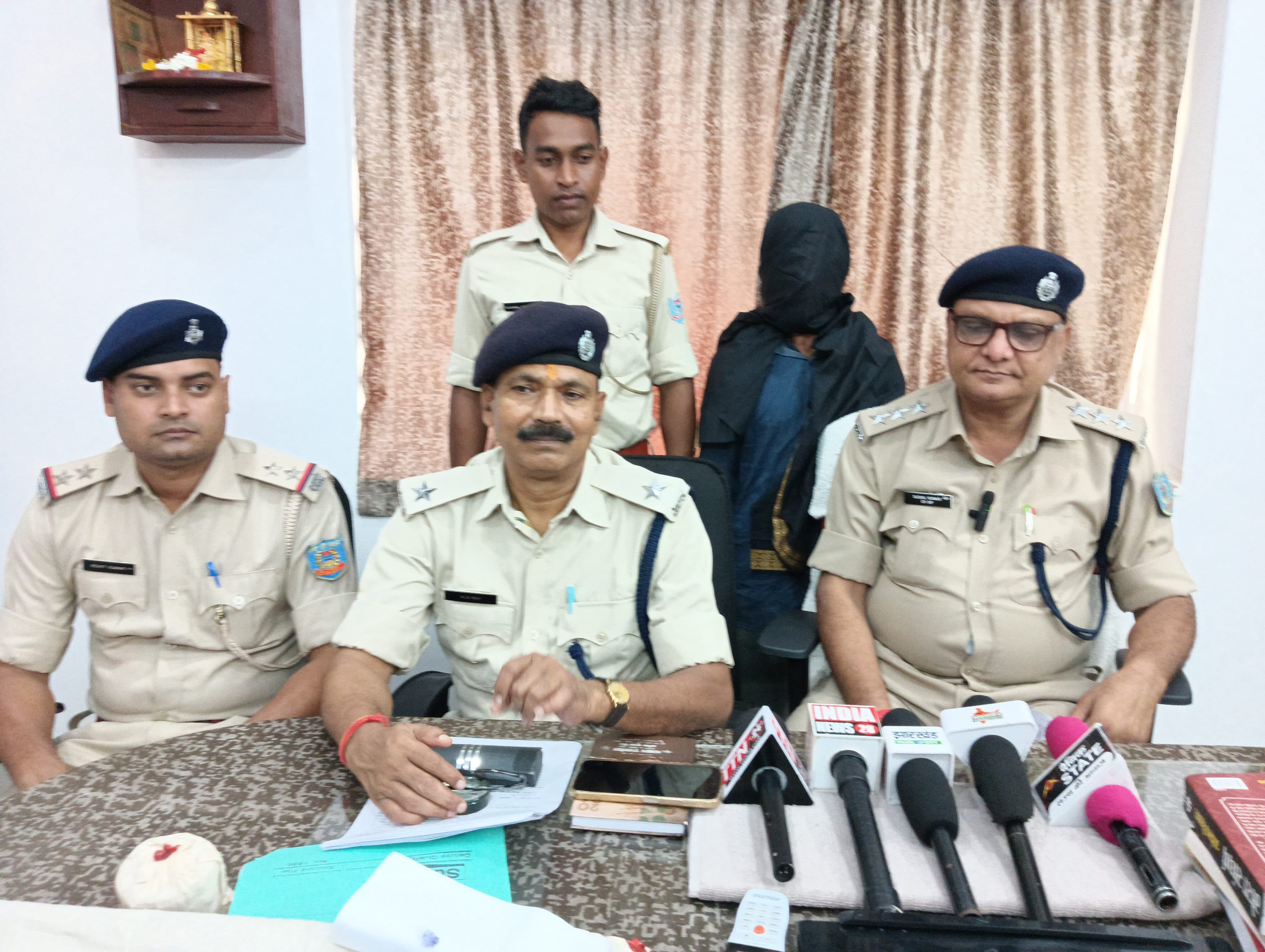 गुया पहाड़िया हत्याकांड का खुलासा, घटना के 4 घंटे के भीतर मुख्य आरोपी गिरफ्तार - header image