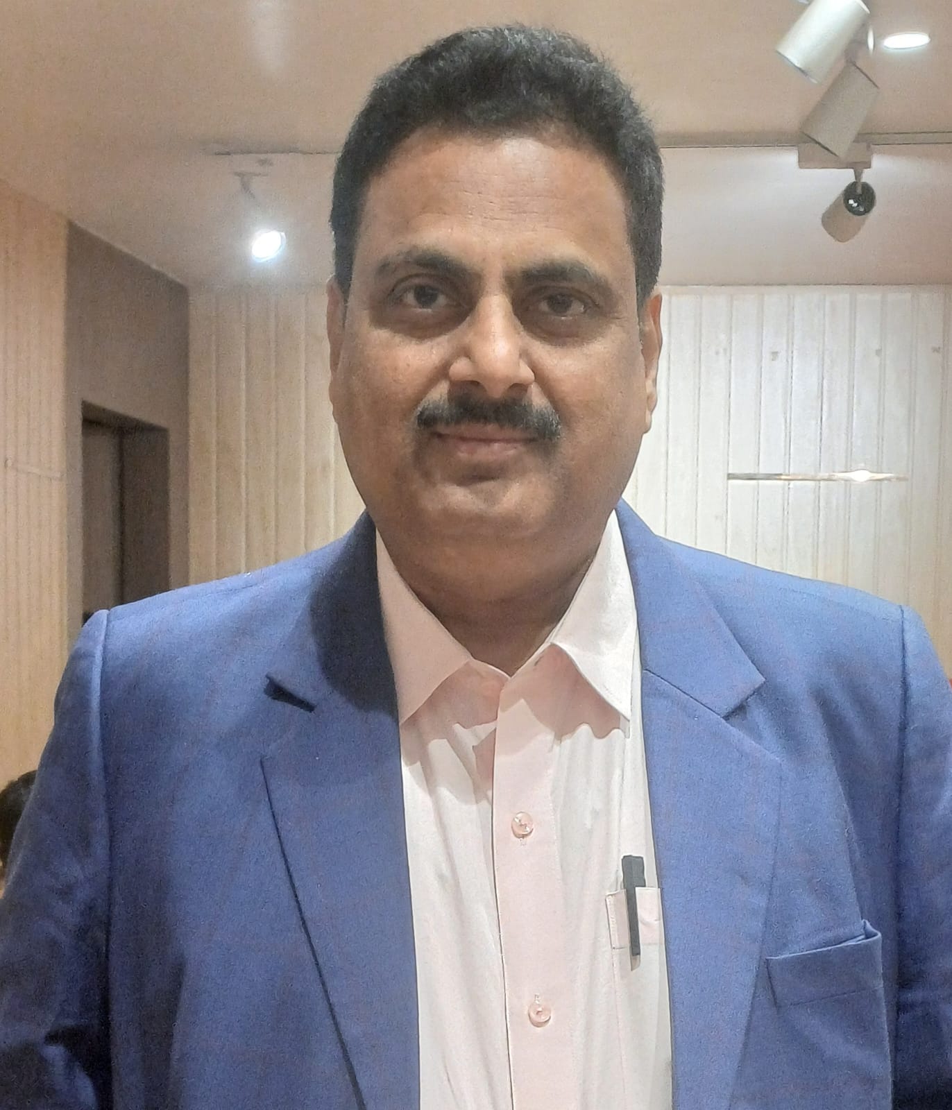 लगातार तीन दिन बैंक बंद रहने से व्यापारिक गतिविधियां प्रभावित होने की आशंका चैंबर अध्यक्ष राजेश अग्रवाल ने एटीएम, यूपीआई और चेक क्लीयरेंस की व्यवस्था सुचारू रखने की मांग की - header image