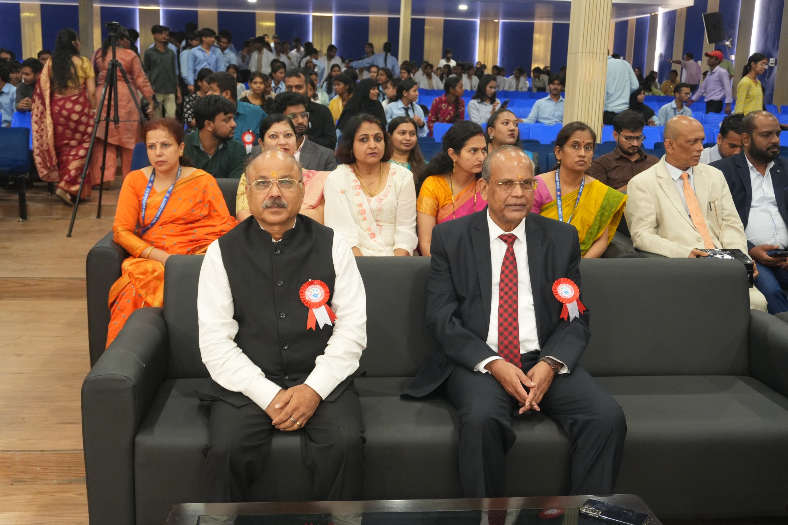 YBN विश्वविद्यालय में अंतरराष्ट्रीय सम्मेलन का भव्य शुभारंभ, AI के बहुआयामी उपयोग पर हुआ मंथन - header image