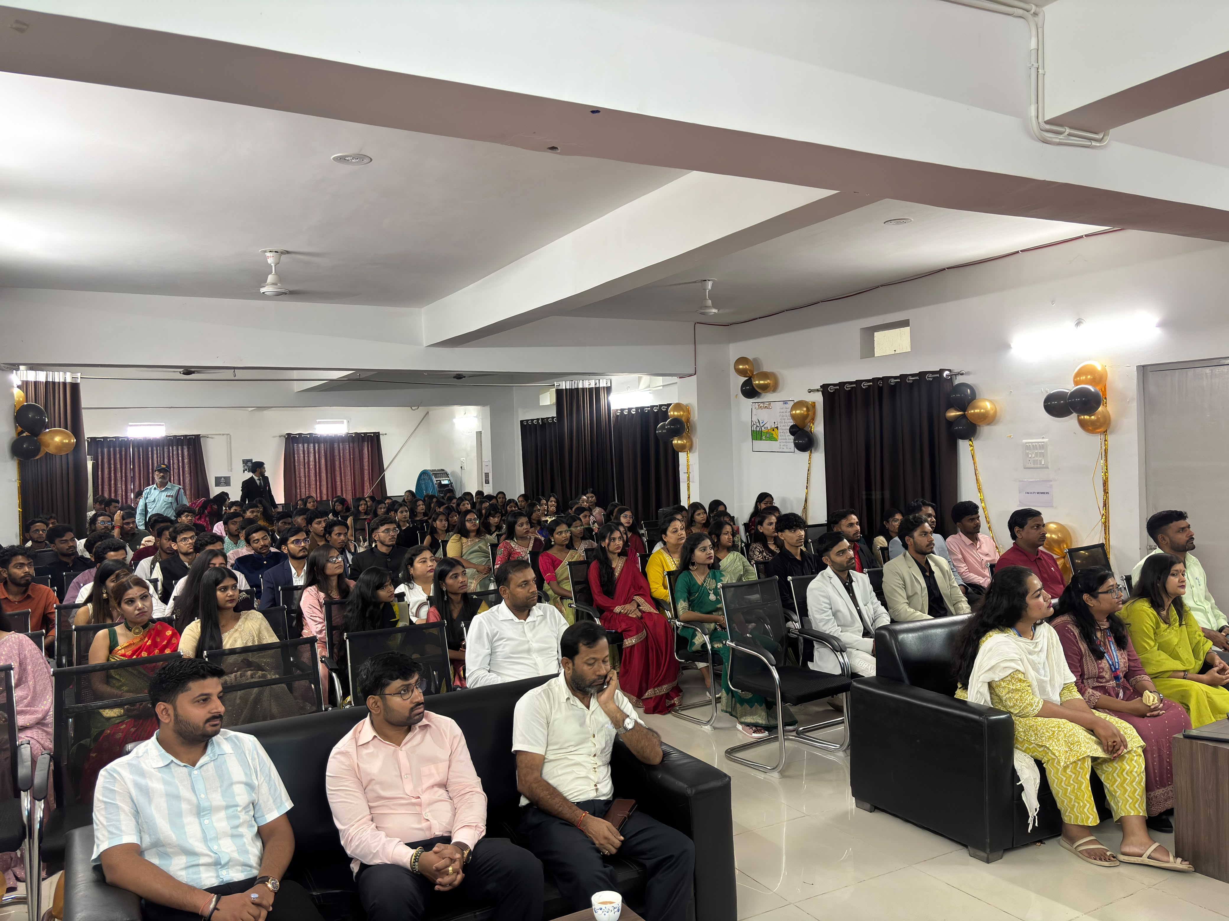 RKDF University School of Law में नई पीढ़ी का विधिक सफर शुरू, अधिवक्ताओं ने साझा किए Courtroom के अनुभव - header image